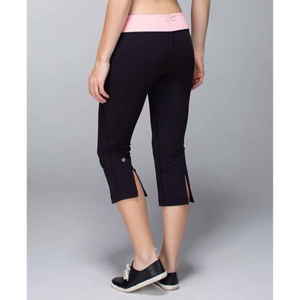 Lululemon gather and grow pink stripe crops